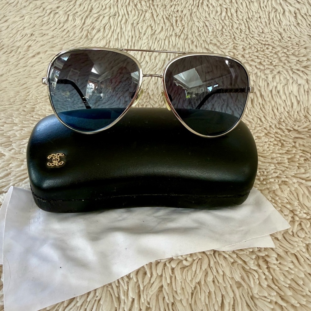 CHANEL Lambskin Aviator Chain Sunglasses 4194-Q Blue with hard case
